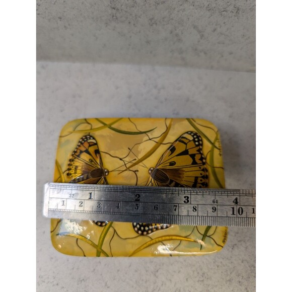 Vintage Hand-Painted Butterfly Trinket Box – Raised Relief Design – Yellow Flora - Picture 8 of 9